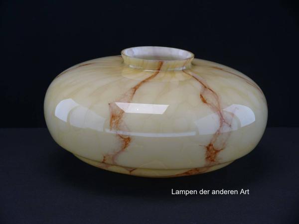 Art Deco Lampenschirm gebraucht, geschlossenes Glas, elfenbeinfarbener Grund, marmoriert, Kuppelschirm, Wandung 3-fach gestuft, Loch für Quaste unten Ø8mm, Nostalgie Ersatzglas für alte Lampen, D: ca.30cm, H: ca.15cm, Glashalter Griffrand Ø10cm, von unten