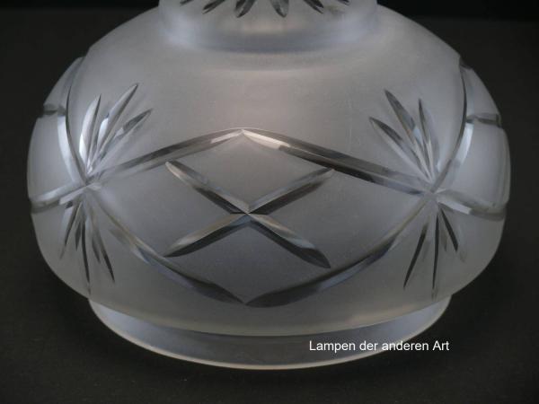 Jugendstil Lampenschirm gebraucht, antik, Glas grau satiniert, mit Schliffmotiven verzierte Oberfläche, Schüsselform mit erhöhtem Zentrum, Strahlenschliff mittig, umlaufend breites Schliffband, Griffrand ø15cm, Detail Schliffband