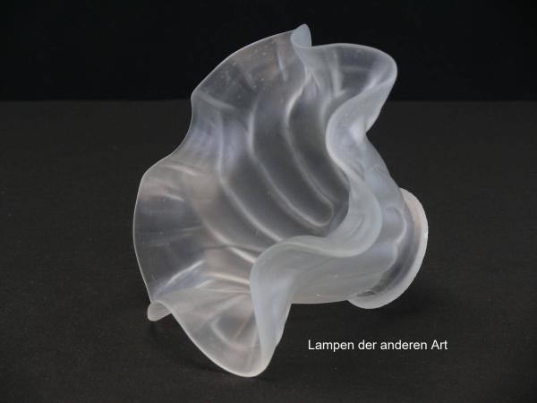 3-er Set Jugendstil Lampenschirm gebraucht, Glas grau satiniert, stilisierte Blüte, reliefierte schräg angeordnete Bohlen auf der zylindrischen Wandung, Nostalgie Ersatzglas, D: ca.16m, H: ca.9cm, Glashalter Griffrand Ø5,7cm, von innen