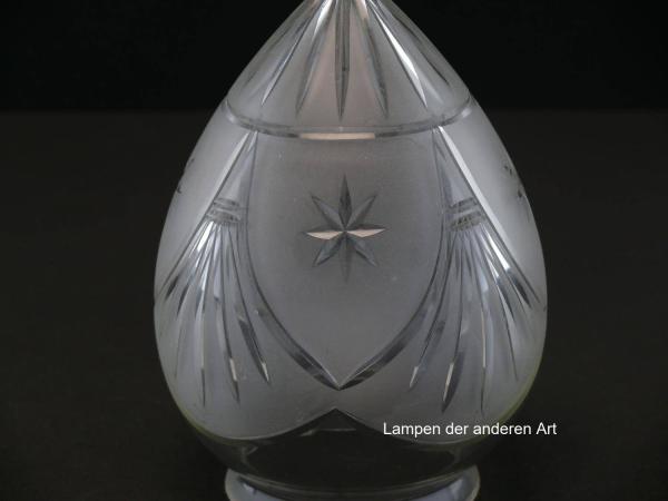 Jugendstil Lampenschirm gebraucht, antik, Glas grau satiniert, mit Schliffmotiven verzierte Oberfläche, Schüsselform mit erhöhtem Zentrum, Strahlenschliff mittig, umlaufend breites Schliffband, Griffrand ø15cm, Detail Schliffband, Detail Schliffmotive
