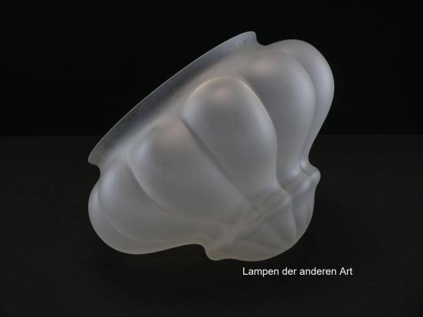 Jugendstil Lampenschirm gebraucht, alter original Kuppelschirm grau satiniert, bauchig ausgeformte Wandung, mittig geschnürt und knaufartig zulaufend, Nostalgie Ersatzglas D: ca.26cm, H: ca.18cm, Glashalter Griffrand ø20cm, seitlich