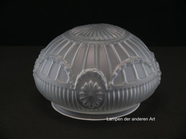 Jugendstil Lampenschirm gebraucht, antike Kuppel grau satiniert, Wandung reliffiert, umlaufende Girlande, dazwischen platzierte Medallions, Nostalgie Ersatzglas D: ca.21cm, H: ca.13cm, Glashalter Griffrand Sondergröße Ø15,5cm