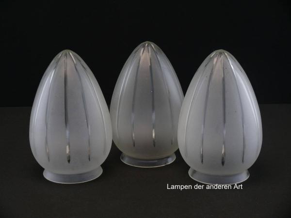 3-er Set Art Deco Lampenschirm gebraucht, zapfenförmiges Glas, satinierte Oberfläche, durch klare geschliffene Strahlen separierte Wandung, spitz zulaufend, Nostalgie Ersatzglas, D: ca.10cm, H: ca.16cm, Glashalter Griffrand Ø8cm