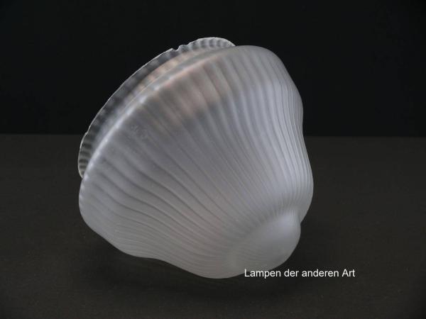 Jugendstil Lampenschirm gebraucht, geschlossenes Glas, grau satiniert mit Rillenstrukturoberfläche, Wandung kegelförmig zulaufend, halbkugelförmiger Abschlussteil, Nostalgie Ersatzglas, D: ca.20cm, H: ca.15cm, Glashalter gemessen Ø16,5cm, seitlich