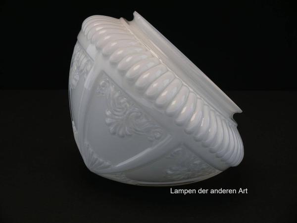 Jugendstil Lampenschirm gebraucht, geschlossenes Kuppelglas, opal glänzend, Wandung kegelförmig, mit plastischen Ornamenten verziert, Nostalgie Ersatzglas, D: ca.22cm, H: ca.15cm, Glashalter Griffrand Ø15cm, seitlich