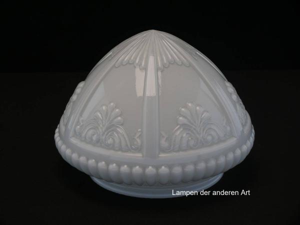 Jugendstil Lampenschirm gebraucht, geschlossenes Kuppelglas, opal glänzend, Wandung kegelförmig, mit plastischen Ornamenten verziert, Nostalgie Ersatzglas, D: ca.22cm, H: ca.15cm, Glashalter Griffrand Ø15cm