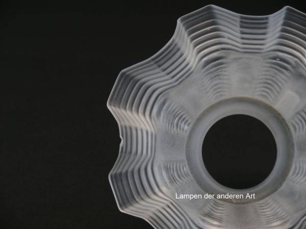 2-er Set Jugendstil Lampenschirm gebraucht, stilisierte Blüte, gerillter Abschlussrand, Nostalgie Ersatzglas, D: ca.15cm, H: ca.9cm, Glashalter Griffrand Ø6cm, Detail Chips am Rand