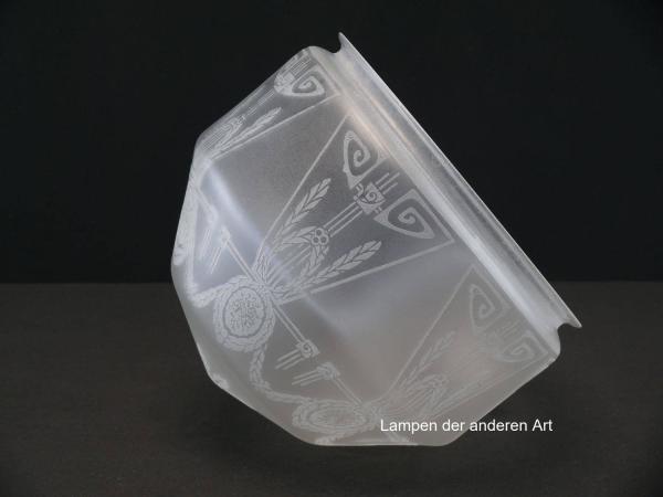 Jugendstil Lampenschirm gebraucht, schüsselförmiges Kuppelglas, kantige Wandung, umlaufend mit geätzten Motiven verziert, Nostalgie Ersatzglas, D: ca.21cm, H: ca.16cm, Glashalter Griffrand Ø20cm, seitlich