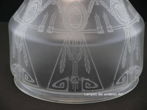 Jugendstil Lampenschirm gebraucht, schüsselförmiges Kuppelglas, kantige Wandung, umlaufend mit geätzten Motiven verziert, Nostalgie Ersatzglas, D: ca.21cm, H: ca.16cm, Glashalter Griffrand Ø20cm, Detail geätzte Motive
