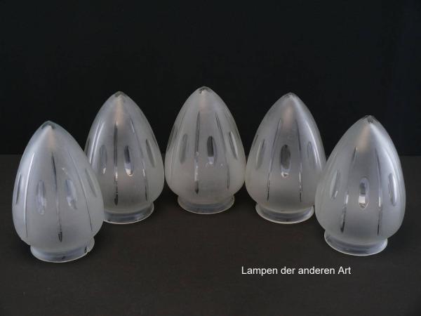 5-er Set Jugendstil Lampenschirm gebraucht, grau satiniert, Wandung in zweifachem Rapport mit Oliven- bzw. Strahlenschliff verziert, Spitze vierfach angeschliffen, Nostalgie Ersatzglas, D: ca.11cm, H: ca.16cm, Glashalter Griffrand Ø8cm