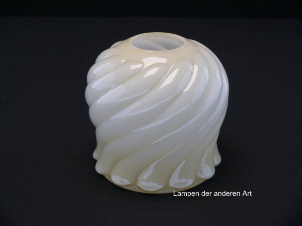 Jugendstil Lampenschirm gebraucht, Glas hellgelb cremefarben glänzend, gerillte Wandung diagonal verzogen, Tulpenform, Ersatzglas für alte Lampen D: ca.12,5cm, H: ca.12cm, ohne Glashalter Griffrand, Loch Ø45mm