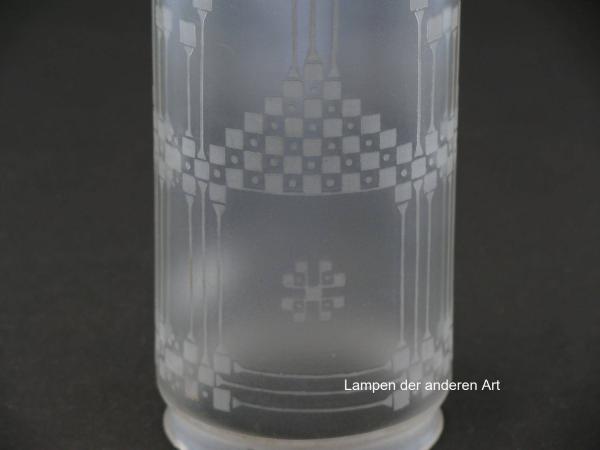 Jugendstil Lampenschirm gebraucht, antikes Glas grau satiniert, rundum mit Ätzdekor verziert, gerader Zylinder mit kurzem Dorn im Boden, Ersatzglas für alte Lampen, D: ca.8,5cm, H: ca.16,5cm, Glashalter Griffrand Ø8cm, Detail Ätzung
