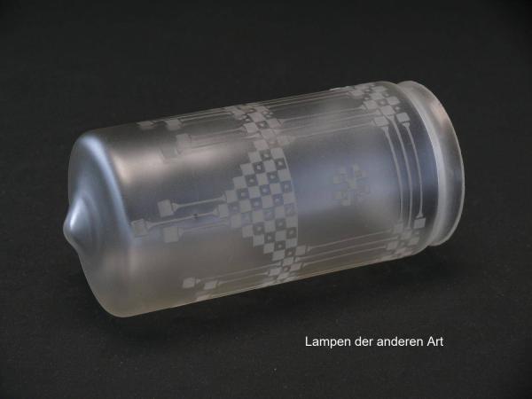Jugendstil Lampenschirm gebraucht, antikes Glas grau satiniert, rundum mit Ätzdekor verziert, gerader Zylinder mit kurzem Dorn im Boden, Ersatzglas für alte Lampen, D: ca.8,5cm, H: ca.16,5cm, Glashalter Griffrand Ø8cm, liegend