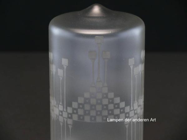 Jugendstil Lampenschirm gebraucht, antikes Glas grau satiniert, rundum mit Ätzdekor verziert, gerader Zylinder mit kurzem Dorn im Boden, Ersatzglas für alte Lampen, D: ca.8,5cm, H: ca.16,5cm, Glashalter Griffrand Ø8cm, Detail Dorn