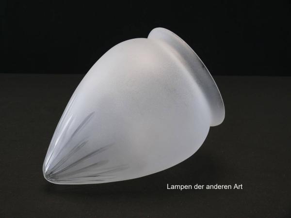 Jugendstil Lampenschirm gebraucht, großer zapfenförmiger Glaskörper, grau satiniert, von der Spitze ausgehender strahlenförmiger Kristallschliff, Ersatzglas antik, D: ca.16cm, H: ca.20cm, Glashalter Griffrand Ø15cm, seitlich