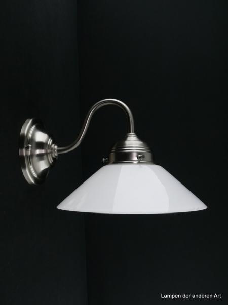 Schlichte Art Deco Wandleuchte Messing matt vernickelt, mit flachem weißem Schirm 1xE27/40W, Spiegel-Badlampe