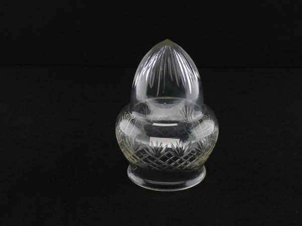 Jugendstil Lampenschirm gebraucht, Klarglas mit Kerbschliff, zweigeteilte Form, oberer Teil bauchig mit geschliffenen Rauten, unterer Teil zapfenförmig mit geschliffenen Strahlen, Nostalgie Ersatzschirm D: 9,5cm, H: 12cm, Griffrand 8cm
