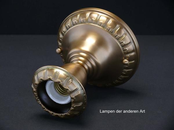 Jugendstil-Deckenlampenspot, Messing patiniert, originale E27-Messingfassung, becherförmige Kapsel als Blütenkelch, Glühlampe stellt die Blüte dar, liegend