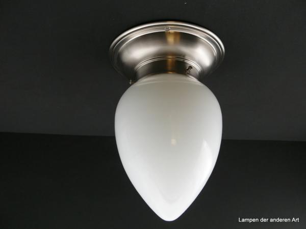 Kleine Art Deco-Deckenleuchte aus Messing matt vernickelt mit Zapfenschirm in weiß Griffrand 8cm 1xE27/40W
