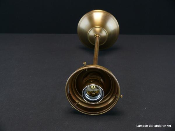 Jugendstil Stableuchtengestell aus Messing goldbraun patiniert 1xE27/40W, Glashalter Ø 8cm, schlichter Baldachin mit großem Klemmraum, Form passend auch für Schirme aus dem Art Deco, Detail Fassung