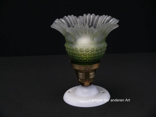 Jugendstil Deckenlampe mit Porzellanfuß und gebrauchten Blütenschirm Griffrand 6cm 1xE27/60W, gedreht