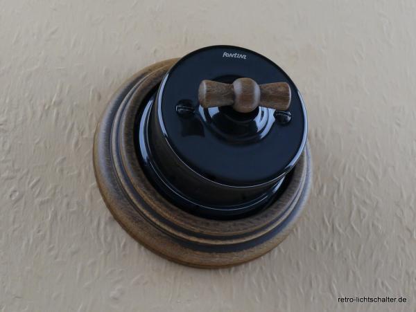 Garby Aus-Wechsel Porzellandrehschalter schwarz im Einfachrahmen Holz Buche gealtert, von vorn