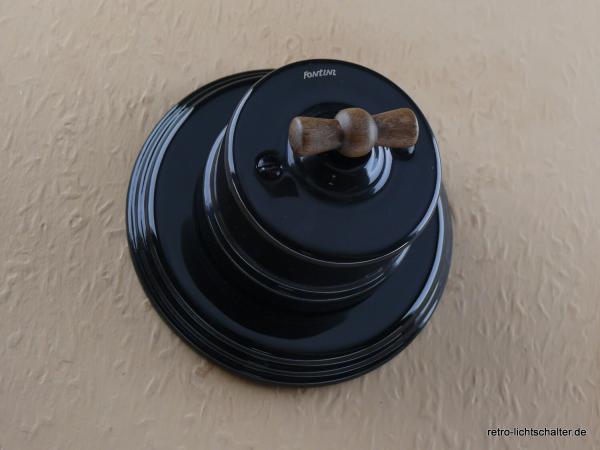 Garby Aus-Wechsel Porzellandrehschalter schwarz im Einfachrahmen Porzellan schwarz von vorn