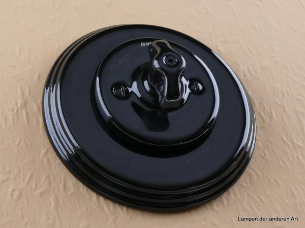 Garby Colonial Serien-Porzellandrehschalter schwarz im Einfachrahmen Porzellan schwarz von vorn