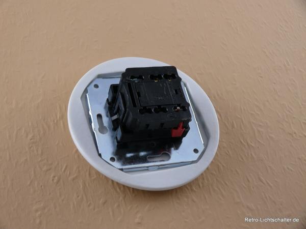 Garby Colonial Porzellandrehtaster schwarz im Einfachrahmen Porzellan craquele, von hinten