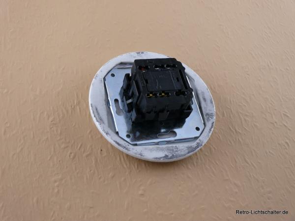 Garby Colonial  Serien-Porzellandrehschalter weiß im Einfachrahmen Porzellan craquele von hinten