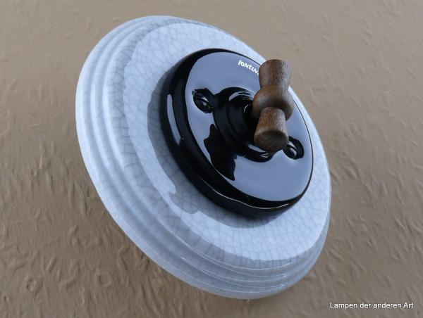 Garby Colonial Aus-Wechsel-Porzellandrehschalter schwarz im Einfachrahmen Porzellan craquele Knebel Buche gealtert