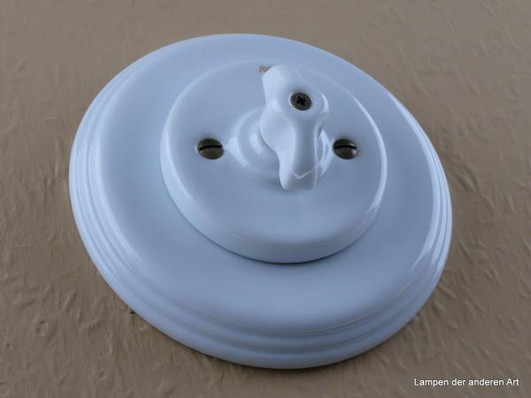 Garby Colonial Serien-Porzellandrehschalter weiß im Einfachrahmen Porzellan weiß Knebel Porzellan retro weiß von vorn