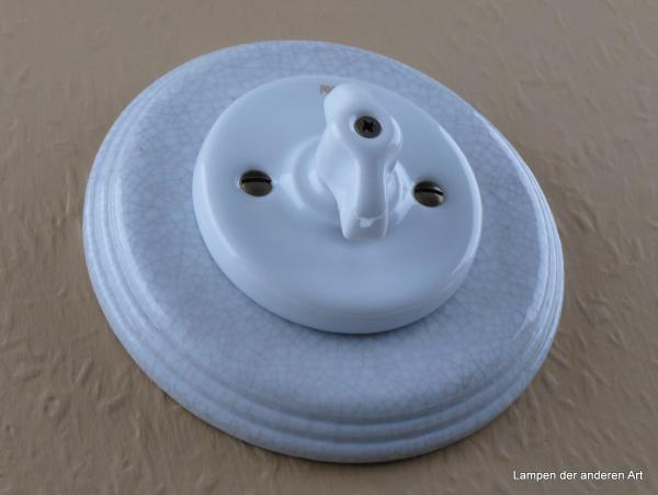 Garby Colonial Aus-Wechsel Porzellandrehschalter weiß im Einfachrahmen Porzellan craquele Knebel Retro weiß von vorn