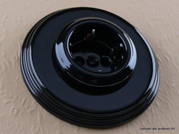 Garby Colonial Schukoporzellansteckdose schwarz im Einfachrahmen Porzellan schwarz 16A/250VAC von vorn