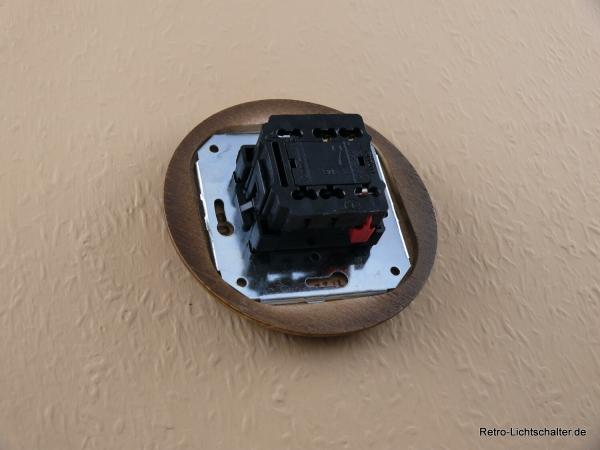 Garby Colonial Serien-Porzellandrehschalter weiß im Einfachrahmen Holz Buche gealtert Knebel Holz Buche gealtert von hinten