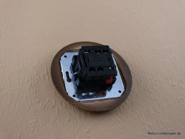 Garby Colonial Serien-Porzellandrehschalter weiß im Einfachrahmen Holz Buche gealtert Knebel Porzellan weiß von hinten