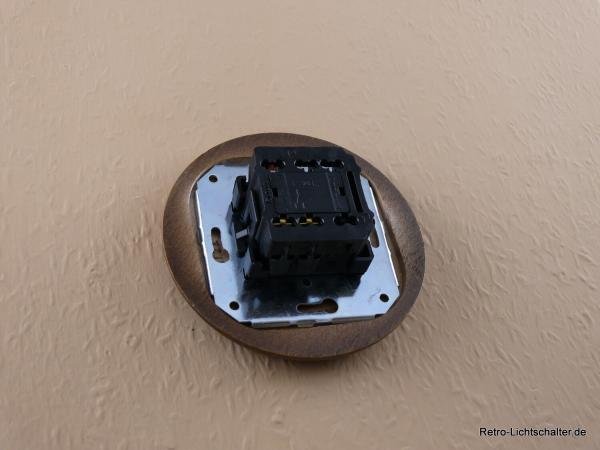 Garby Colonial Aus-Wechsel Porzellandrehschalter schwarz im Einfachrahmen Holz Buche gealtert Knebel Retro schwarz von hinten