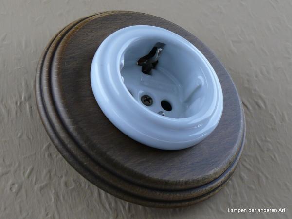 Garby Colonial Schukoporzellansteckdose weiß im Einfachrahmen Holz Buche gealtert 16A/250VAC