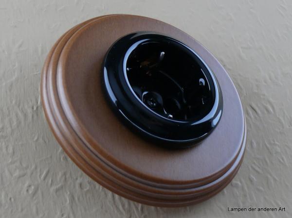 Garby Colonial Schukoporzellansteckdose schwarz im Einfachrahmen Holz Buche honigfarben 16A/250VAC