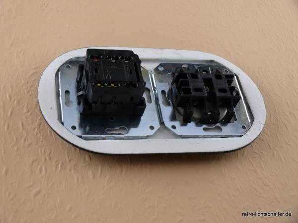 Garby Colonial 2fach Kombination, Serien-Porzellandrehschalter schwarz,  Knebel Porzellan schwarz, Steckdoseneinsatz Porzellan schwarz, von hinten