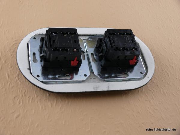 Garby Colonial 2fach Kombination, zwei Aus-Wechsel-Porzellandrehschalter schwarz,  Knebel Holz Buche honigfarben, von hinten