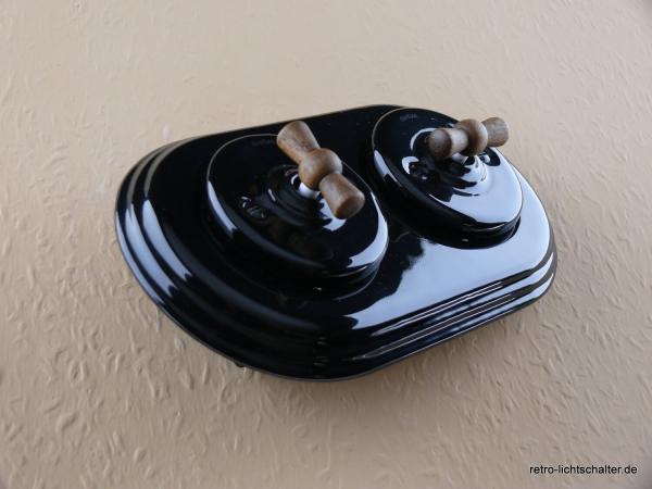 Garby Colonial 2fach Kombination, zwei Aus-Wechsel-Porzellandrehschalter schwarz,  Knebel Holz Buche gealtert, seitlich