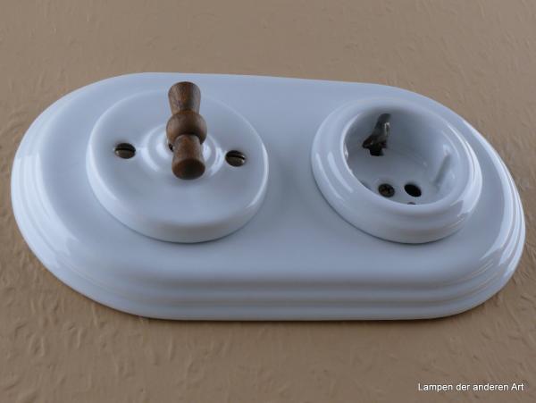 Garby Colonial 2fach Kombination,   Aus-Wechsel-Porzellandrehschalter weiß,  Knebel Holz Buche gealtert, Steckdoseneinsatz Porzellan weiß