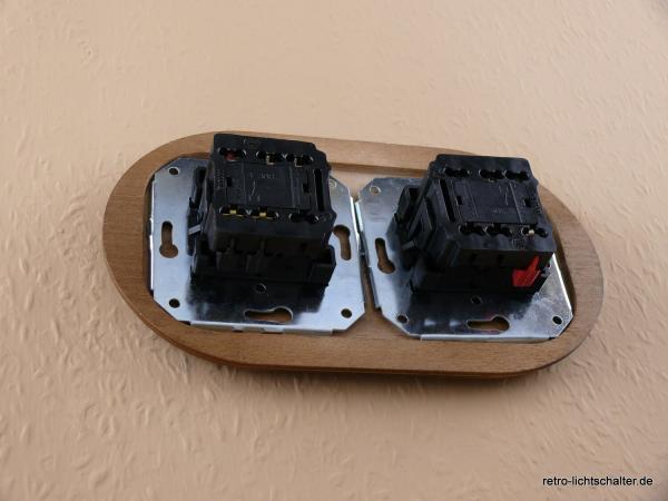 Garby Colonial 2fach Kombination, 2fach Rahmen Holz Buche gealtert, zwei Aus-Wechsel-Porzellandrehschalter weiß,  Knebel Porzellan weiß Retroform, von hinten