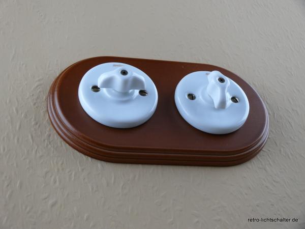 Garby Colonial 2fach Kombination, 2fach Rahmen Holz Buche honigfarben, zwei Aus-Wechsel-Porzellandrehschalter weiß,  Knebel Porzellan weiß Retroform
