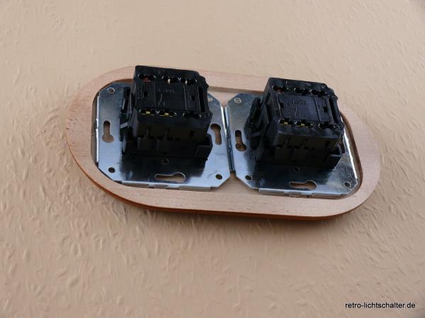 Garby Colonial 2fach Kombination, 2fach Rahmen Holz Buche honigfarben, zwei Aus-Wechsel-Porzellandrehschalter weiß,  Knebel Holz Buche honigfarben, von hinten