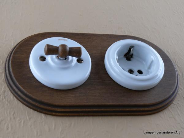 Garby Colonial 2fach Kombination, Aus-Wechsel-Porzellandrehschalter weiß,  Knebel Holz Buche gealtert, Steckdoseneinsatz Porzellan weiß