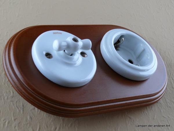 Garby Colonial 2fach Kombination, Aus-Wechsel-Porzellandrehschalter weiß,  Knebel Porzellan weiß, Steckdoseneinsatz Porzellan weiß, seitlich