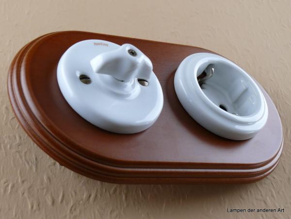 Garby Colonial 2fach Kombination, Serien-Porzellandrehschalter weiß,  Knebel Porzellan weiß retro, Steckdoseneinsatz Porzellan weiß, seitlich