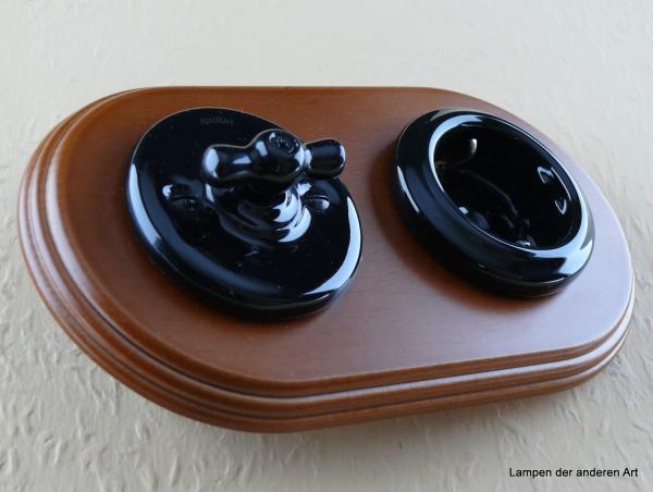 Garby Colonial 2fach Kombination Rahmen Massivholz Buche gebeizt, Aus-Wechsel-Porzellandrehschalter schwarz,  Knebel Porzellan schwarz, Steckdoseneinsatz Porzellan schwarz, seitlich